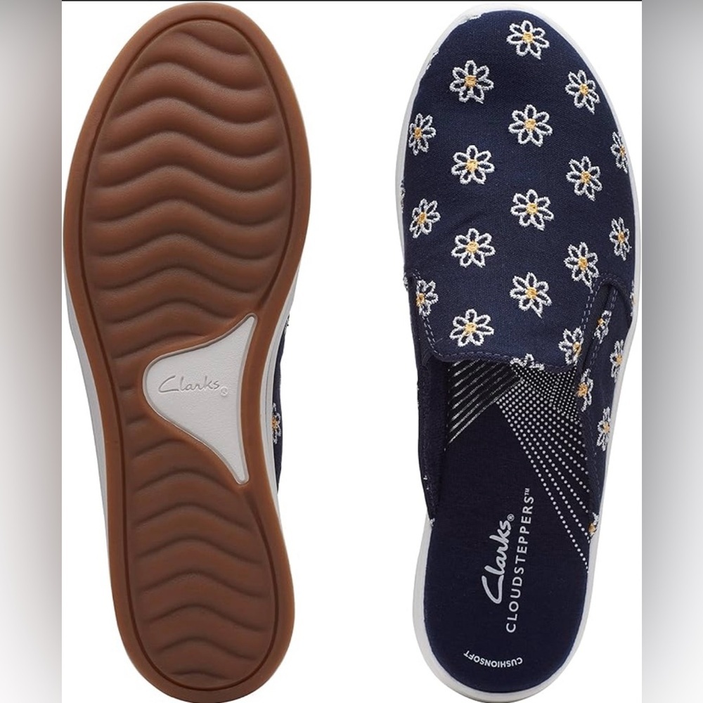 Clark’s Breeze Shore mule cloudsteppers in navy blue w/ daisies